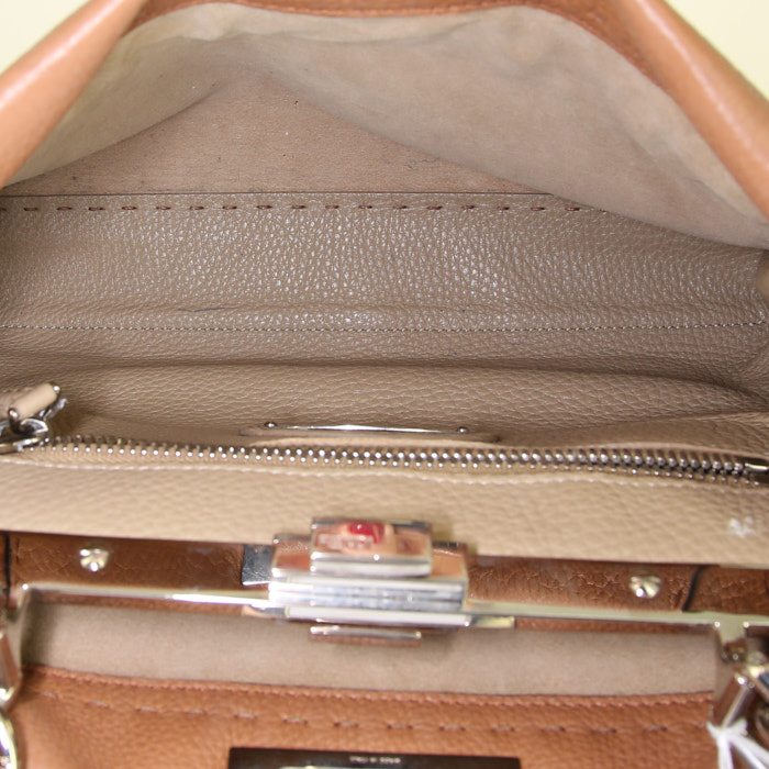 Fendi Peekaboo Selleria medium model handbag in brown grained leather - Detail D3