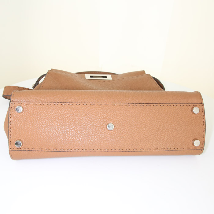 Borsa Fendi Peekaboo Selleria modello medio in pelle martellata marrone - Detail D5