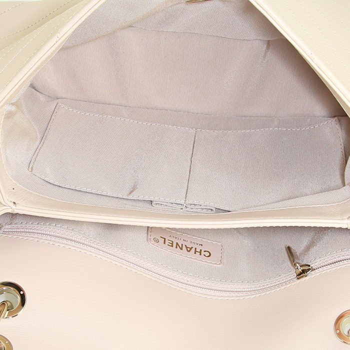 Borsa Chanel Chic Top in pelle trapuntata a zigzag beige - Detail D3