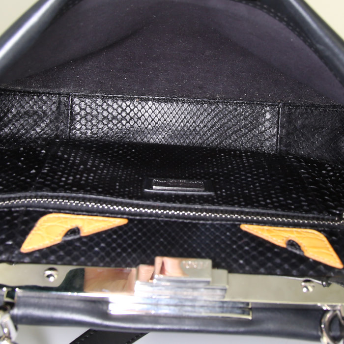 Fendi Peekaboo Bag Bugs handbag in black leather - Detail D3
