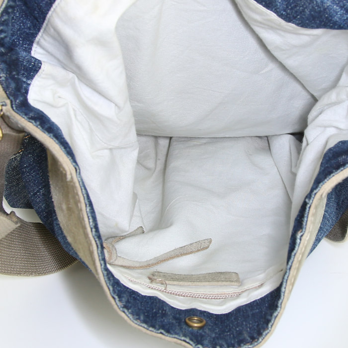 Saint Laurent Vintage shoulder bag in blue denim canvas and beige suede - Detail D2