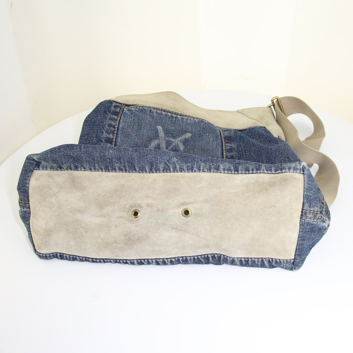 Saint Laurent Vintage shoulder bag in blue denim canvas and beige suede - Detail D4