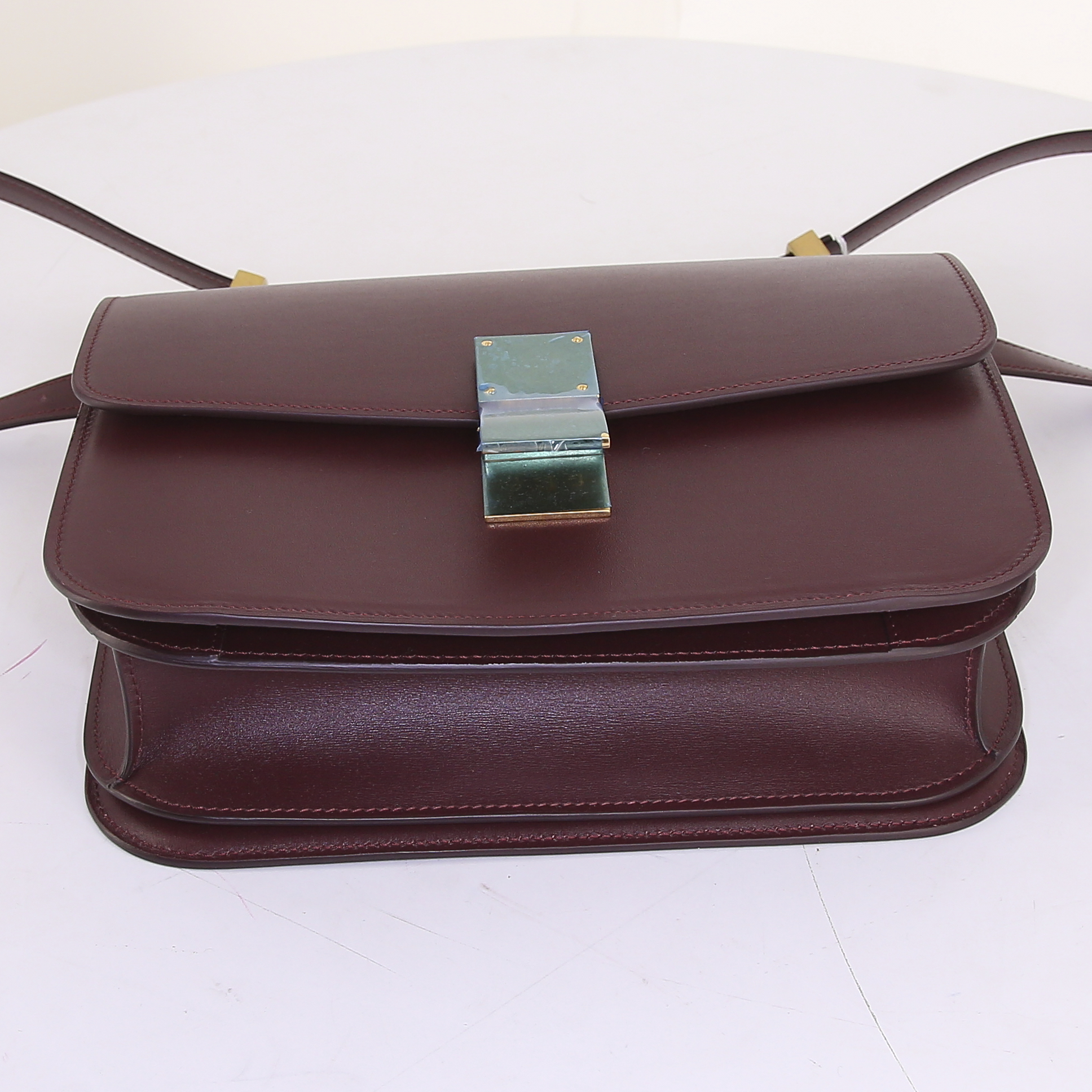 Celine Classic Box handbag in burgundy box leather - Detail D4