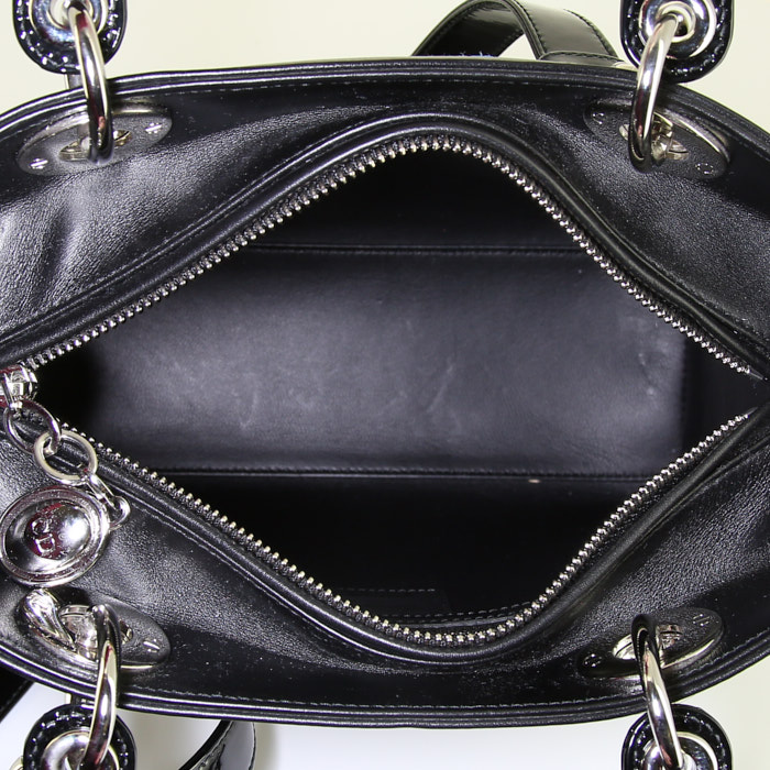 Bolso de mano Dior Lady Dior en cuero negro - Detail D3