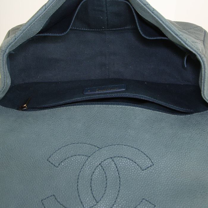 Bolso de mano Chanel Timeless en cuero granulado acolchado verde Sauge - Detail D3