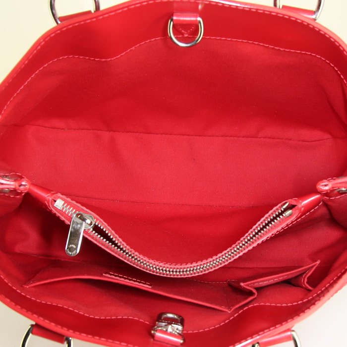 Louis Vuitton Passy small model shopping bag in red epi leather - Detail D2