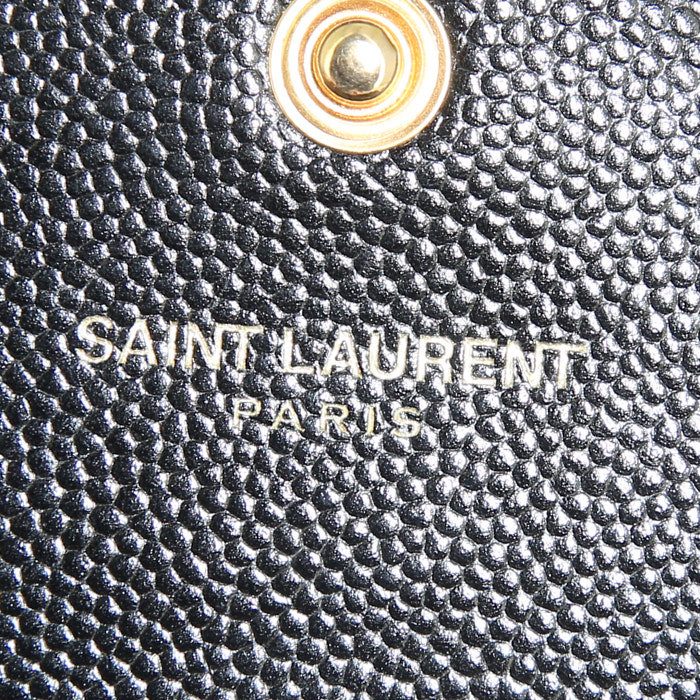 Sac bandoulière Saint Laurent Wallet on Chain en cuir grainé matelassé noir - Detail D3