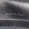 Borsa a tracolla Saint Laurent Wallet on Chain in pelle martellata e trapuntata nera con motivo a spina di pesce - Detail D4 thumbnail