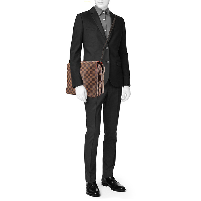 Sac bandoulière Louis Vuitton Naviglio en toile damier enduite marron et cuir marron - Detail D1