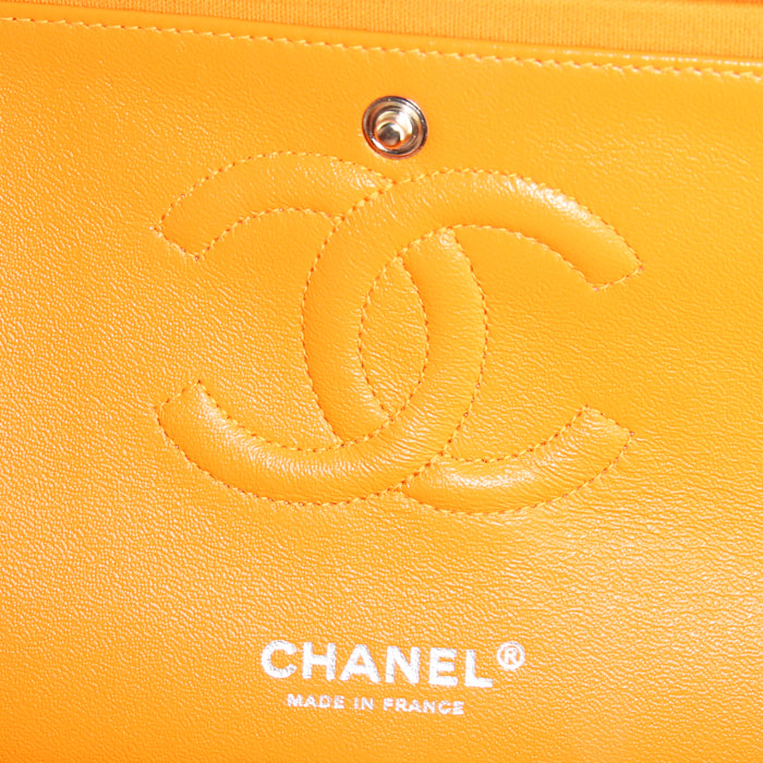 Chanel Timeless handbag in orange quilted jersey - Detail D4