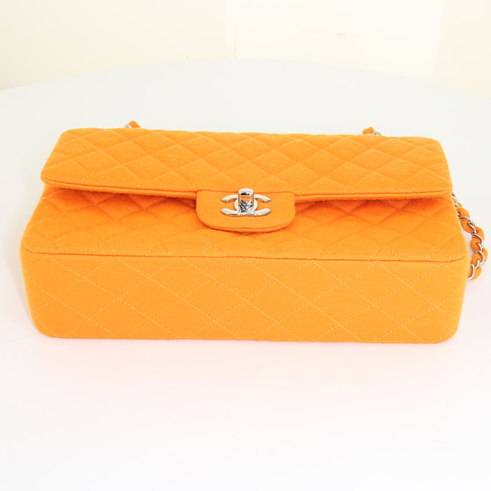 Bolso de mano Chanel Timeless en jersey acolchado naranja - Detail D5
