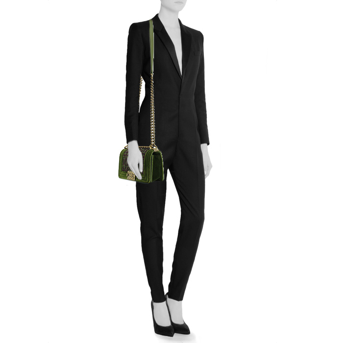 Sac bandoulière Chanel Boy en tweed vert et violet et velours vert - Detail D2