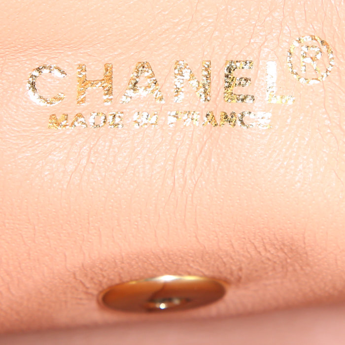 Chanel Baguette handbag in pink logo canvas - Detail D3