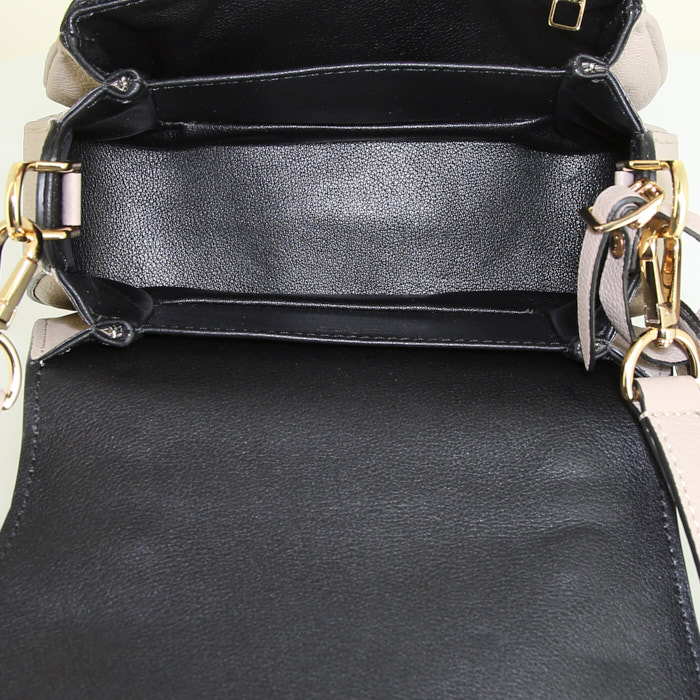 Louis Vuitton Neo Vivienne bag in beige grained leather - Detail D3