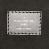 Sac à main Louis Vuitton Cluny en cuir épi noir - Detail D4 thumbnail