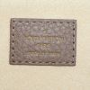 Borsa Louis Vuitton Volta in pelle martellata color talpa - Detail D4 thumbnail