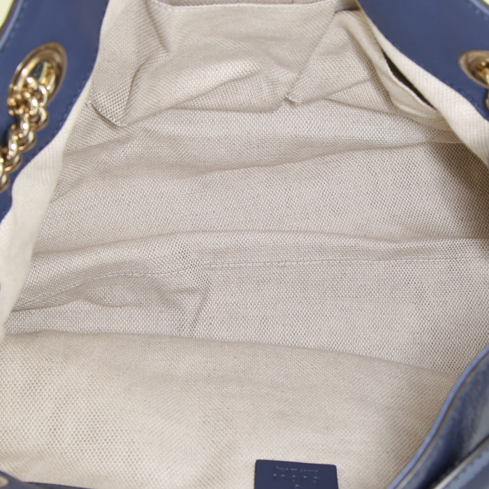 Sac cabas Gucci Soho en cuir verni bleu - Detail D2