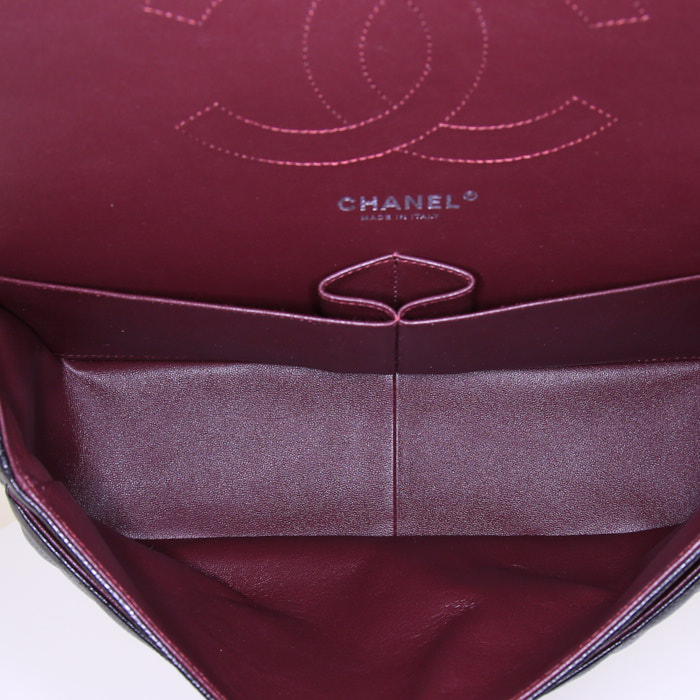 Borsa a tracolla Chanel Timeless jumbo in pelle martellata e trapuntata nera - Detail D3