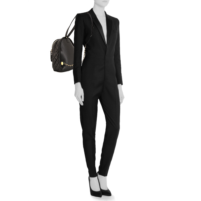 Sac à dos Chanel Sac à dos en cuir grainé matelassé noir - Detail D1