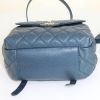 Chanel Sac à dos backpack in navy blue quilted grained leather - Detail D4 thumbnail