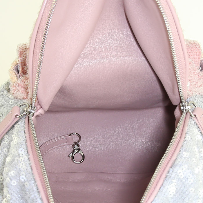 Chanel Sac à dos backpack in pink, grey and yellow paillette - Detail D2