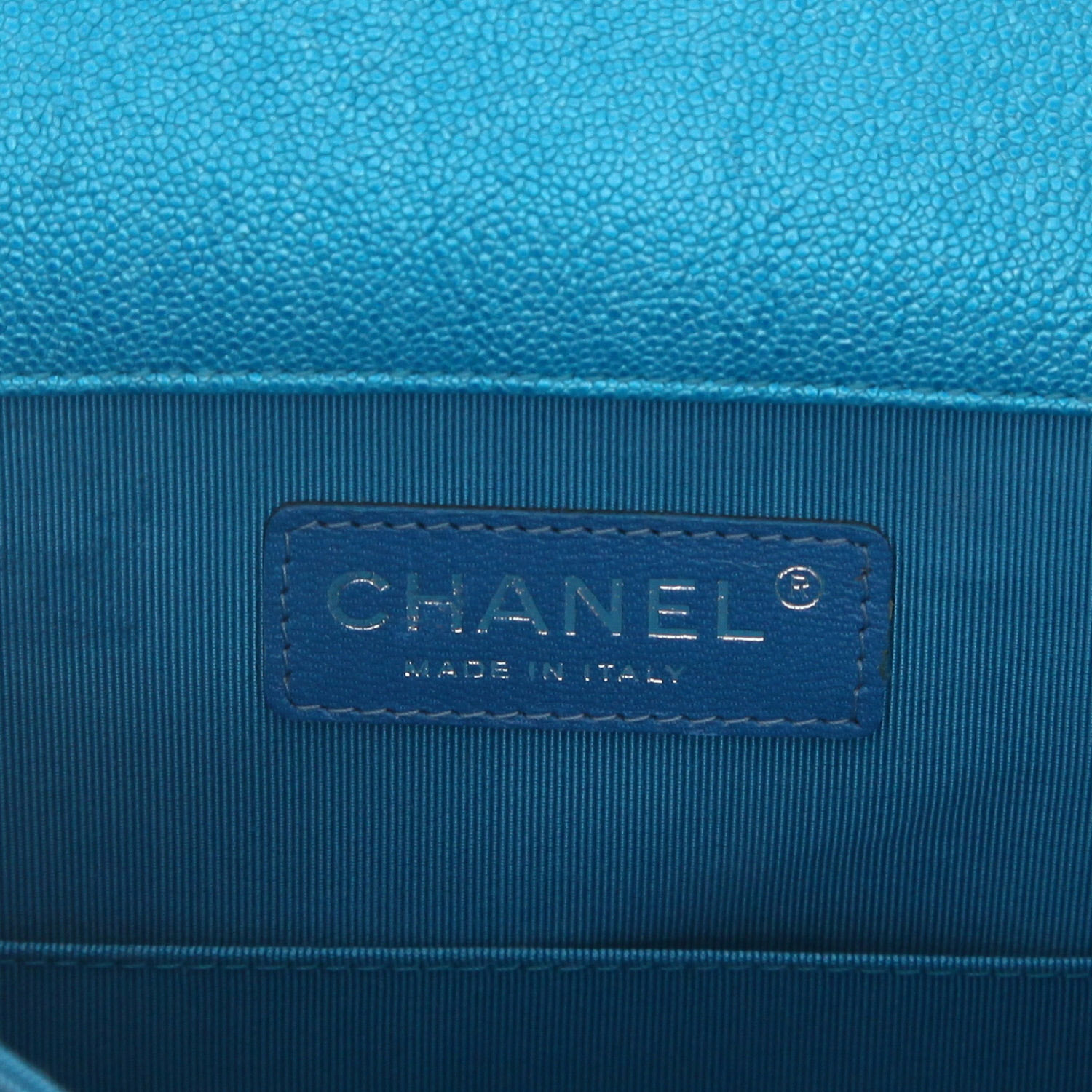 Borsa a tracolla Chanel Boy in pelle trapuntata blu - Detail D2