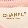 Chanel bag in pink quilted leather - Detail D4 thumbnail