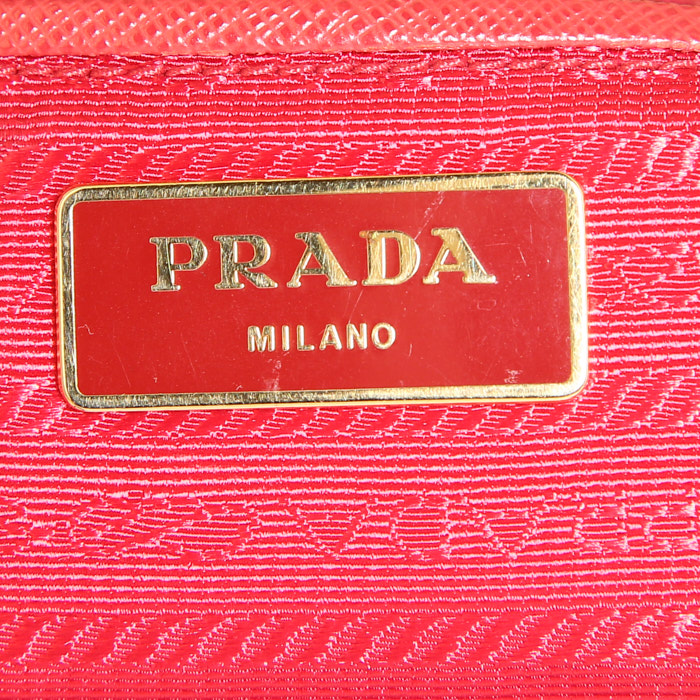 Bolso de mano Prada Galleria en cuero saffiano rojo - Detail D3