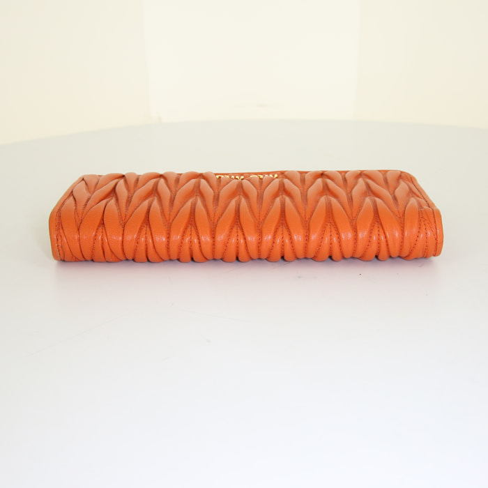 Portefeuille Miu Miu Matelassé en cuir orange - Detail D4