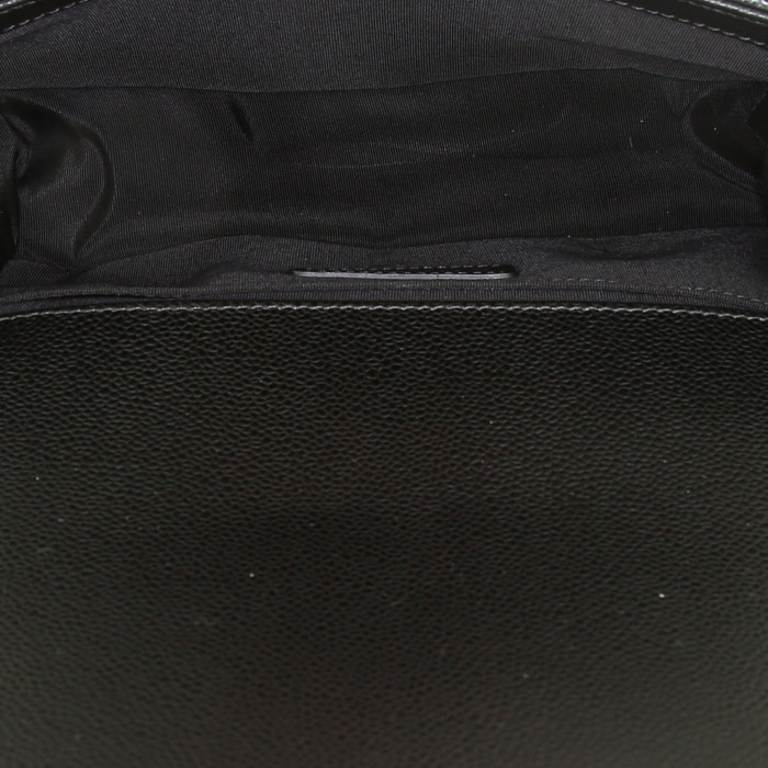 Bolso bandolera Chanel Boy en cuero granulado acolchado negro - Detail D3