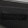 Borsa a tracolla Chanel Boy in pelle trapuntata nera - Detail D4 thumbnail