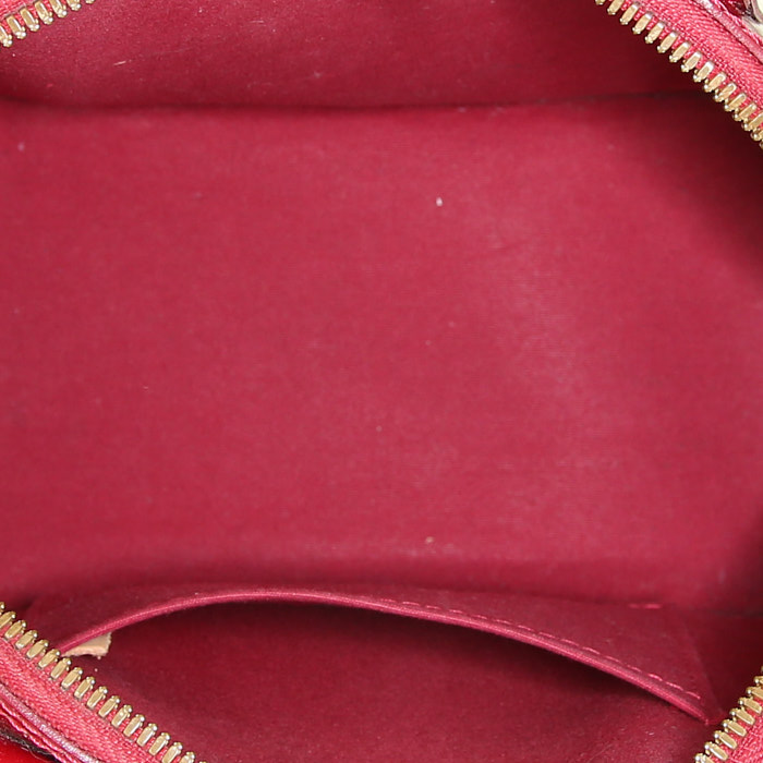 Bolso bandolera Louis Vuitton Alma BB en charol Monogram rojo - Detail D3
