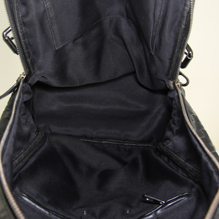 Bottega Veneta backpack in black intrecciato leather - Detail D2