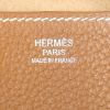 Hermès Halzan bag in gold togo leather - Detail D4 thumbnail