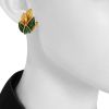 Van Cleef & Arpels 1970's earrings for non pierced ears in yellow gold and enamel - Detail D1 thumbnail