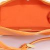 Louis Vuitton Mandara shoulder bag in orange epi leather - Detail D2 thumbnail
