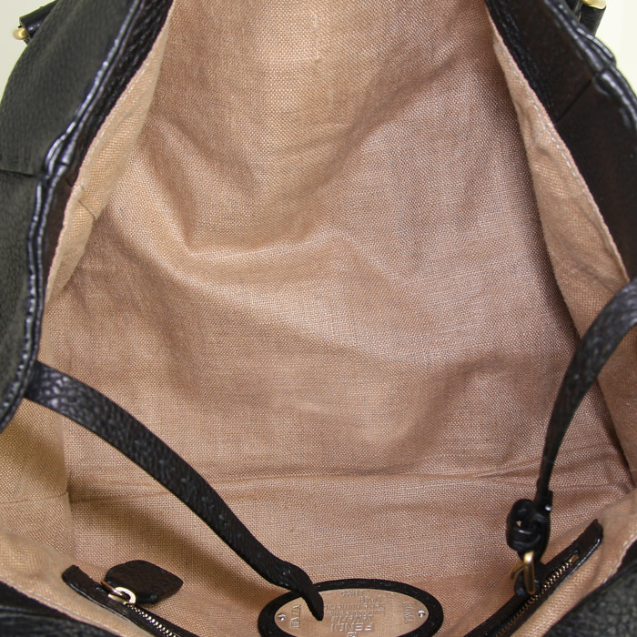 Fendi Linda small model handbag in black grained leather - Detail D2