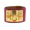 Bracelet manchette Hermes Médor en plaqué or et cuir rouge - 00pp thumbnail