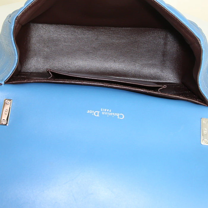 Sac à main Dior Miss Dior en cuir bleu - Detail D3