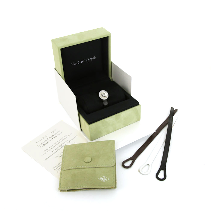 Bracelet Van Cleef & Arpels Boutonnière en or blanc,  diamants et cuir