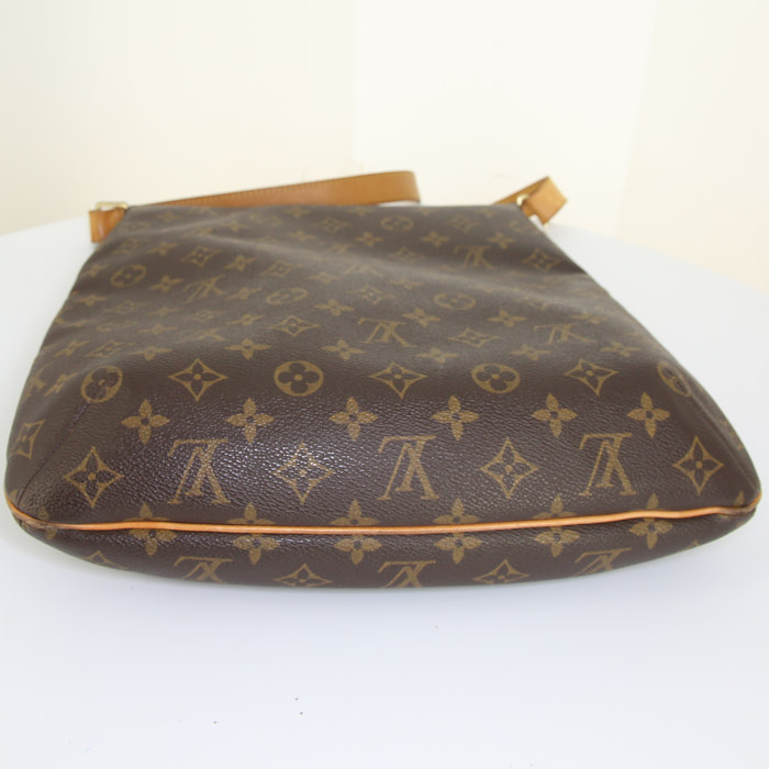 Borsa a tracolla Louis Vuitton Musette in tela monogram marrone e pelle naturale - Detail D4