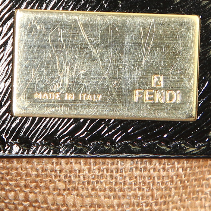 Bolso de mano Fendi Secret Code en charol negro - Detail D4