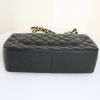 Bolso bandolera Chanel Timeless jumbo en cuero granulado acolchado negro - Detail D5 thumbnail