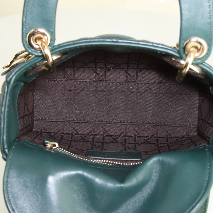 Bolso de mano Dior Lady Dior modelo pequeño en cuero cannage Vert Anglais - Detail D3