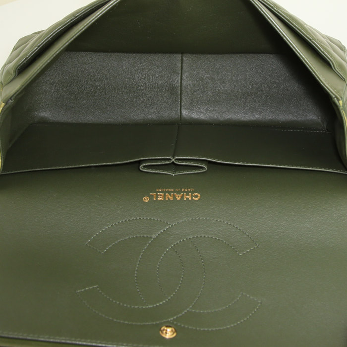 Bolso de mano Chanel en cuero acolchado tricolor verde aceituna, marrón y verde anís - Detail D3