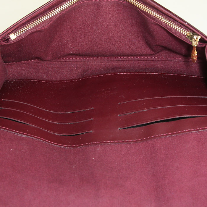 Bolsito de mano Louis Vuitton Sunset Boulevard en charol Monogram color burdeos - Detail D2