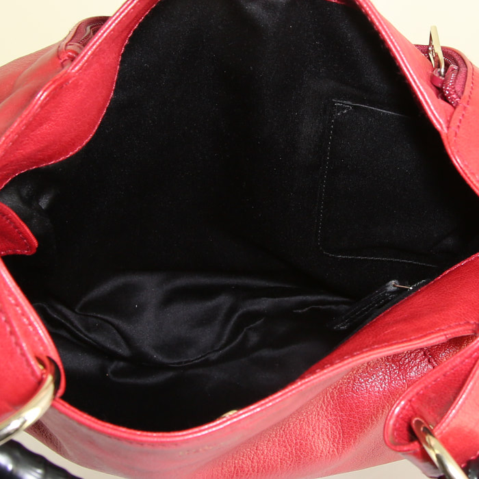 Yves Saint Laurent Mombasa handbag in red leather - Detail D2
