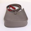 Bolso bandolera Hermès Mini Evelyne en cuero togo gris estaño - Detail D4 thumbnail