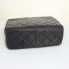 Chanel Vintage shoulder bag in black quilted leather - Detail D4 thumbnail
