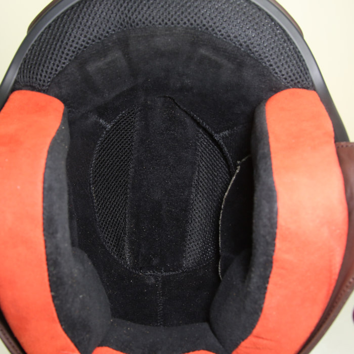 Étonnant casque de moto Louis Vuitton en plastique marron et damier et cuir marron - Detail D1